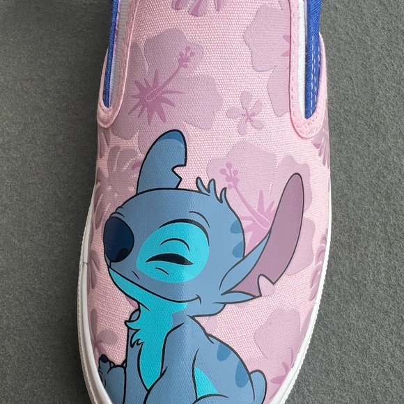 Disney Women’s Stitch Canvas Slip on shoes Sz 8.5 New with tags - Picture 4 of 10